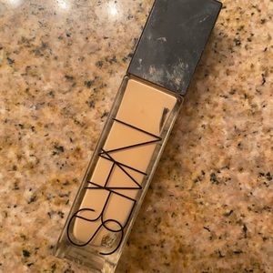 Nars Natural radiant long wear foundation
